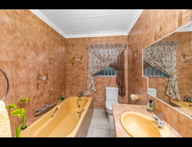 6 BEDROOM FREEHOLD FOR SALE IN SUNWARD PARK